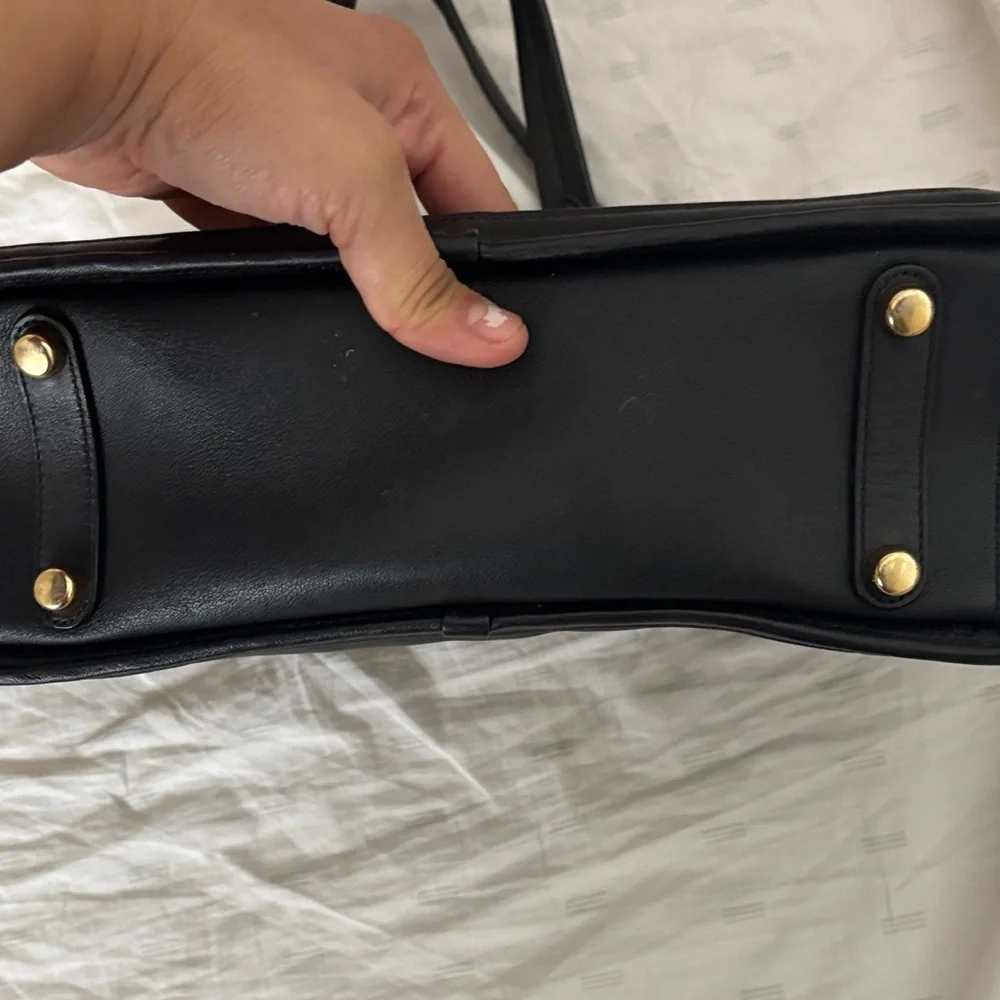 Coach Elegant Black Leather Handbag